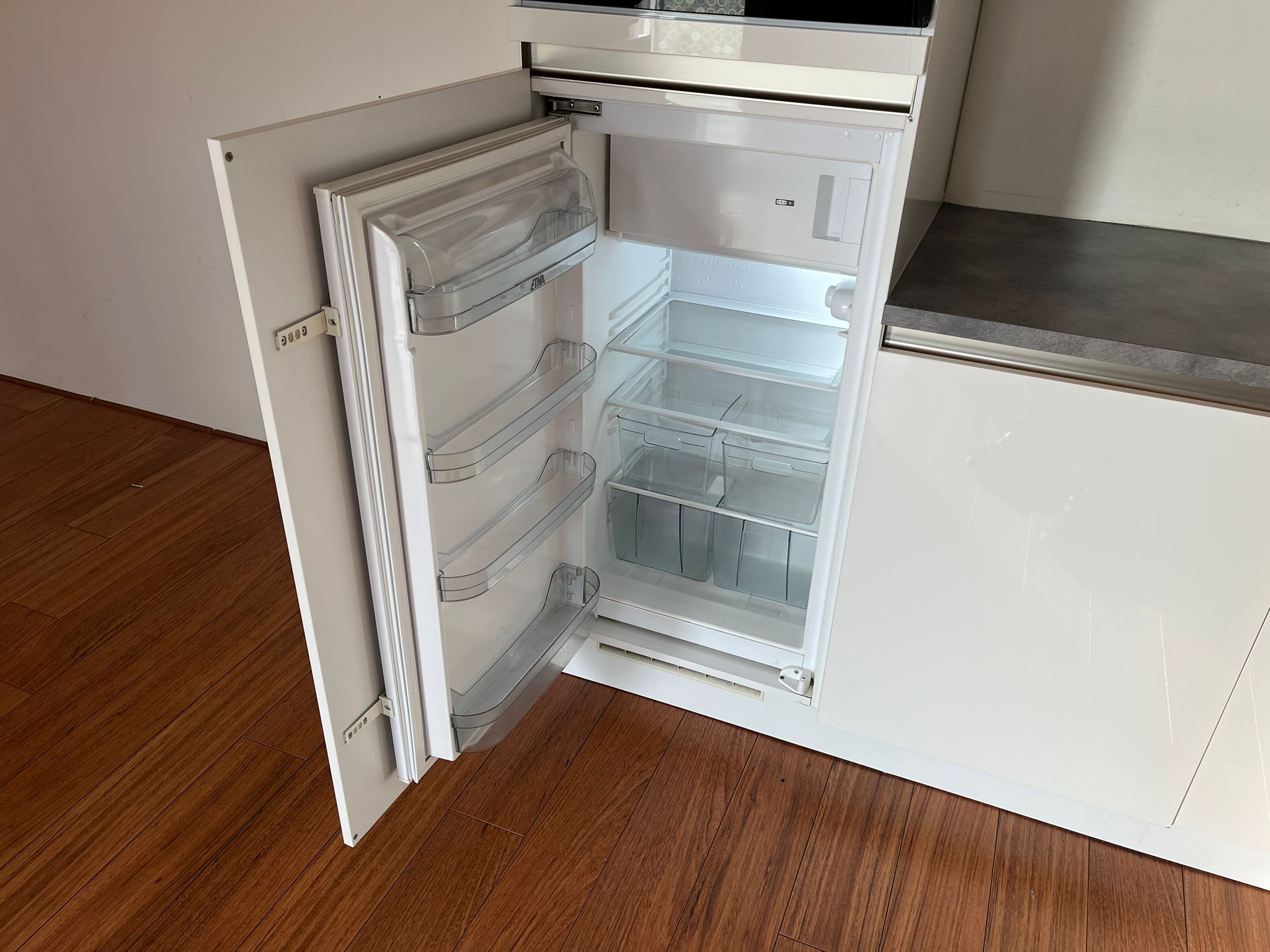 02700 - Hoogglans witte hoekkeuken