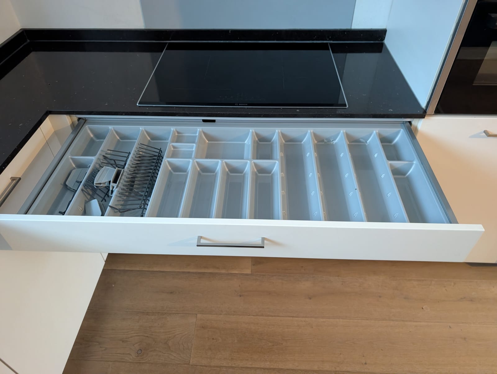 02422 - Witte hoekkeuken