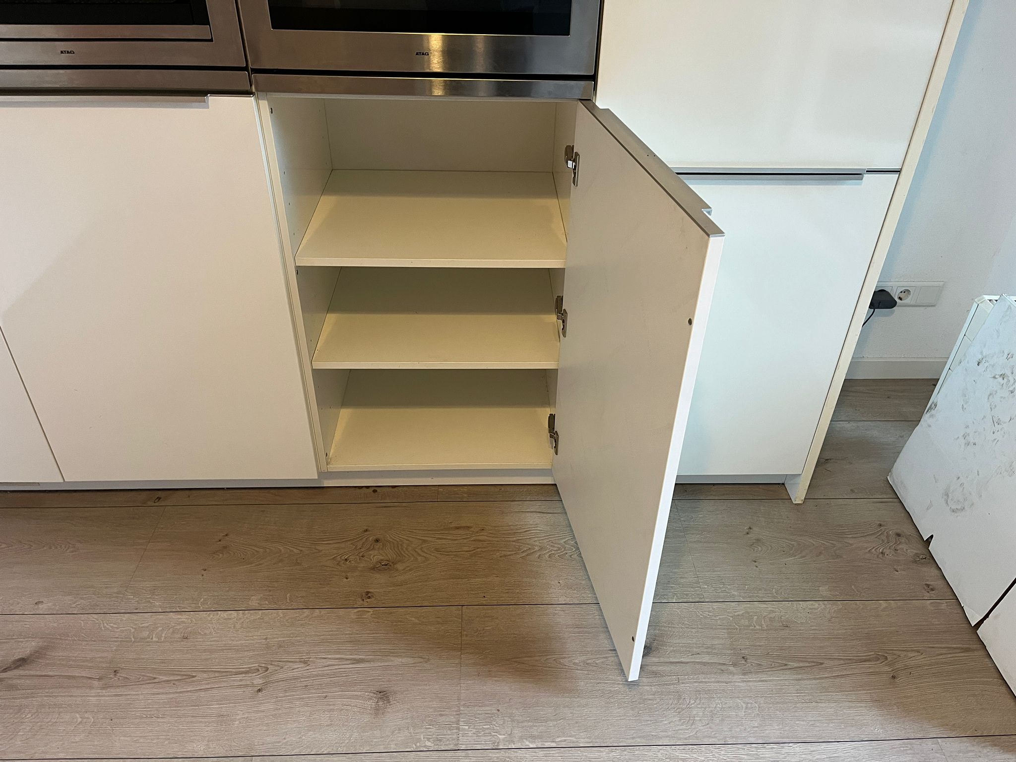 02890 - Witte schiereiland keuken