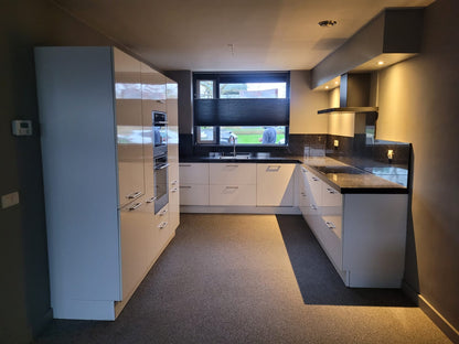 02748 - Witte hoekkeuken