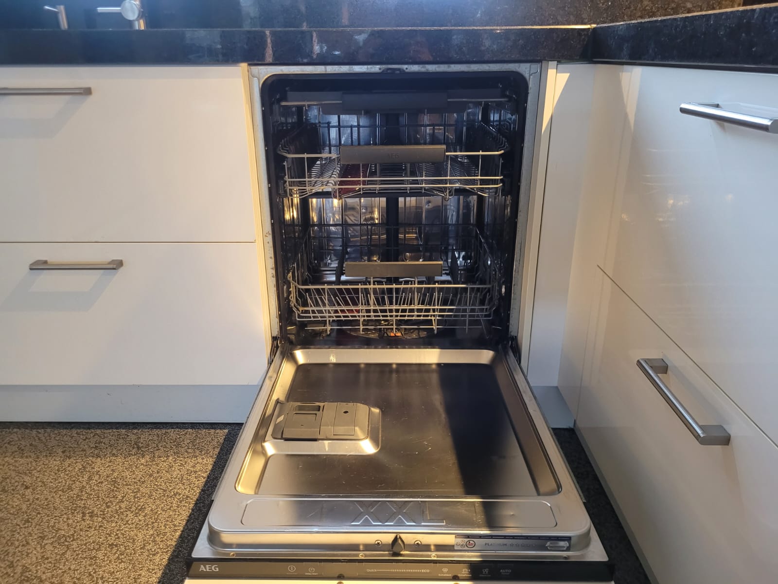 02748 - Witte hoekkeuken