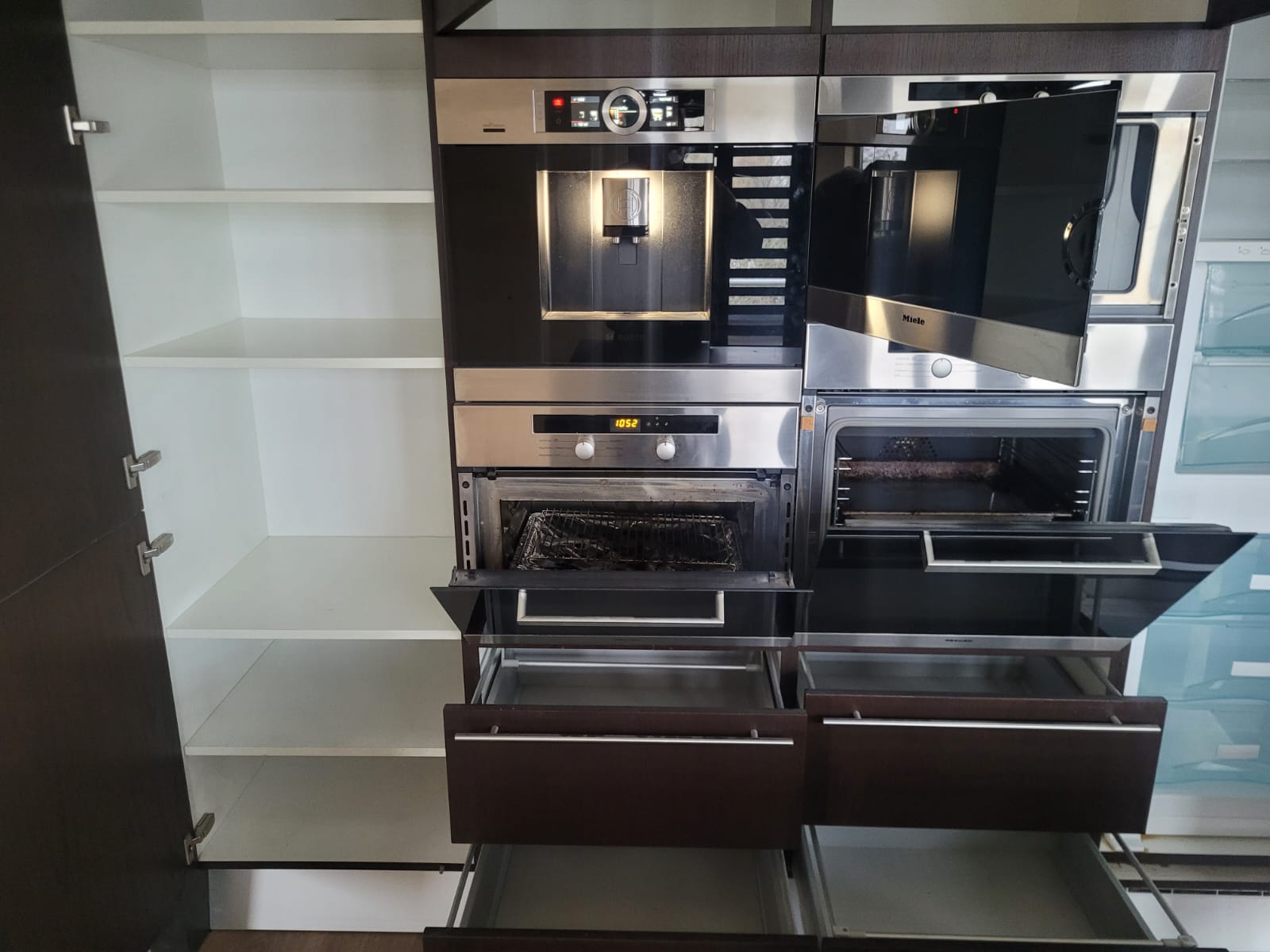 02282 - Donkerbruine Poggenpohl keuken