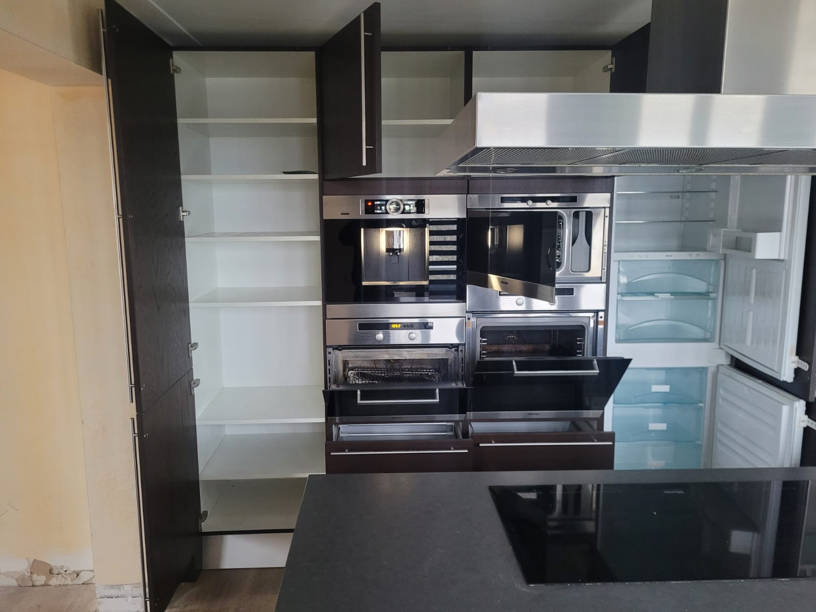 02282 - Donkerbruine Poggenpohl keuken