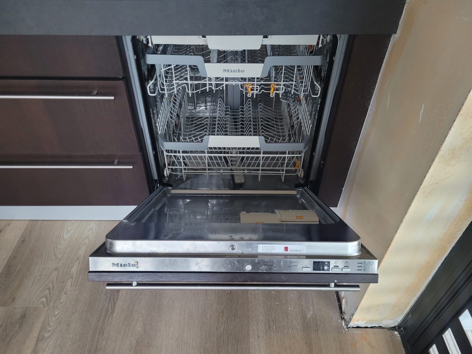 02282 - Donkerbruine Poggenpohl keuken