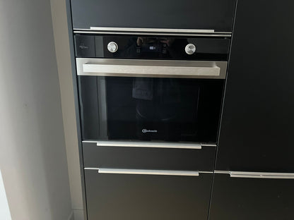 03000 - Zwarte hoekkeuken met hoge kast