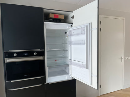 03000 - Zwarte hoekkeuken met hoge kast