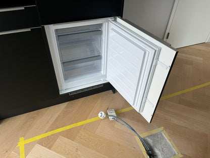 03000 - Zwarte hoekkeuken met hoge kast