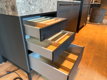 33843 - Siematic keuken met Grava riverwashed eiland