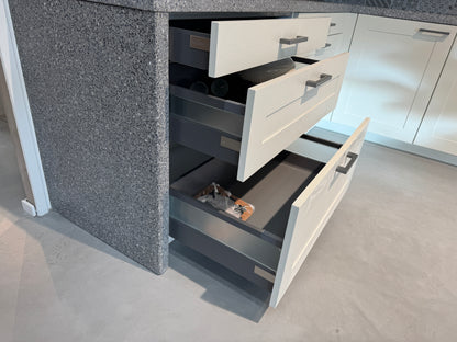 33977 - Corner kitchen from Schmidt Nebraska with Terazzo worktop 