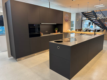 33978 - Matt black peninsula kitchen from Schmidt 