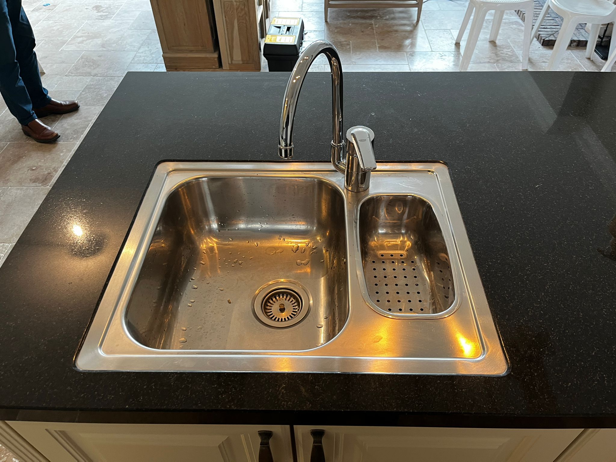 28280 - White country island kitchen with stone top 