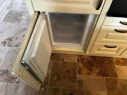 28280 - White country island kitchen with stone top 