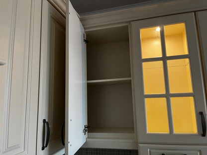 28280 - White country island kitchen with stone top 