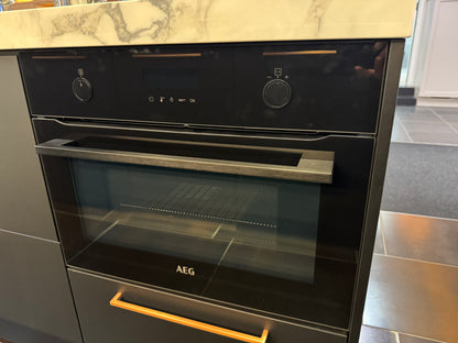 00044 - Mat zwarte eilandkeuken