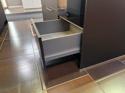 00044 - Mat zwarte eilandkeuken