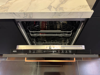 00044 - Mat zwarte eilandkeuken