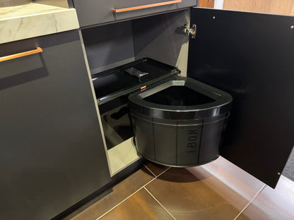 00044 - Mat zwarte eilandkeuken