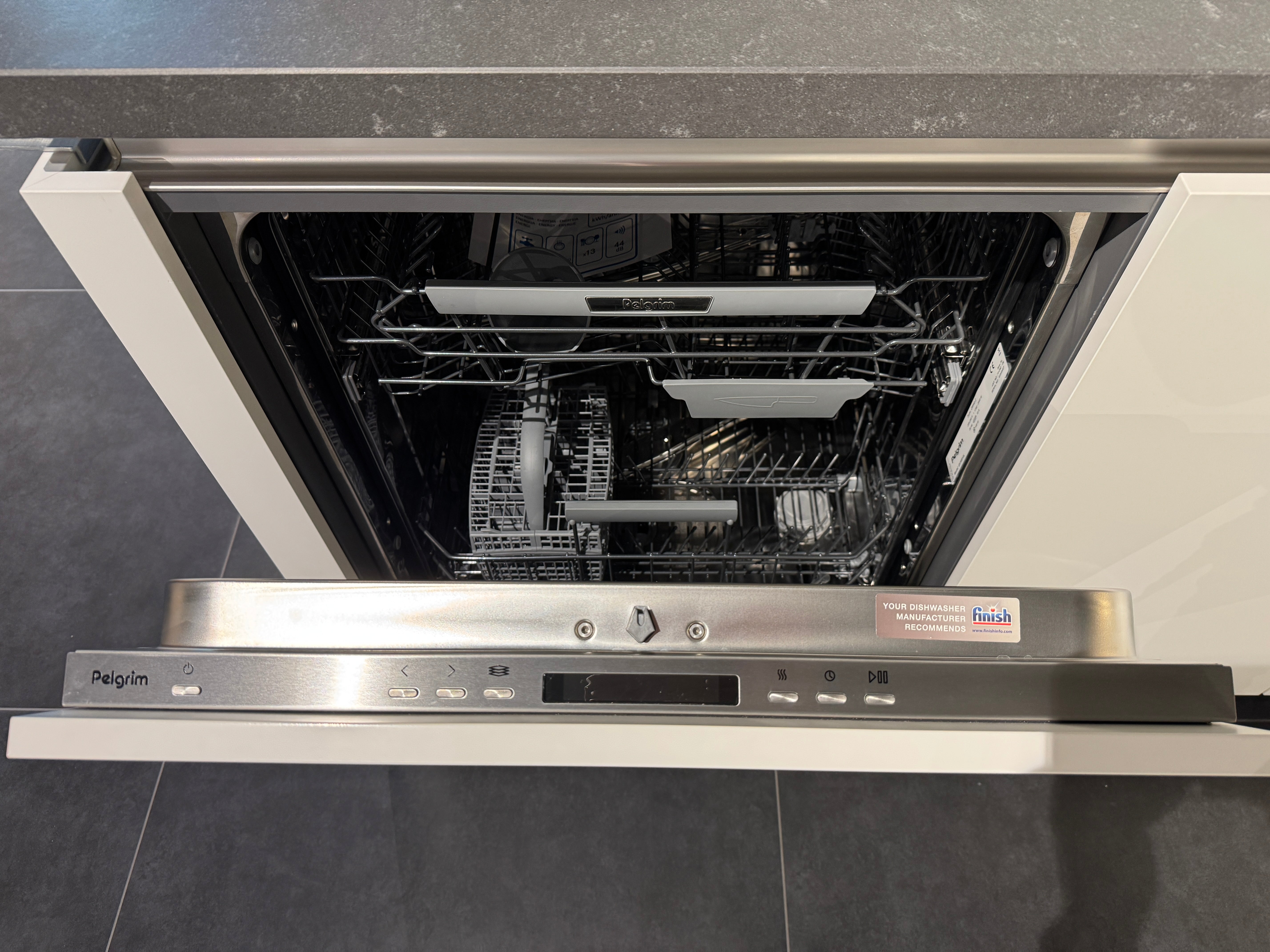 00518 - Moderne mat wit gelakte keuken