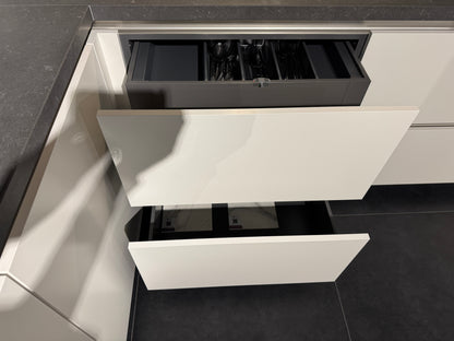 00518 - Moderne mat wit gelakte keuken
