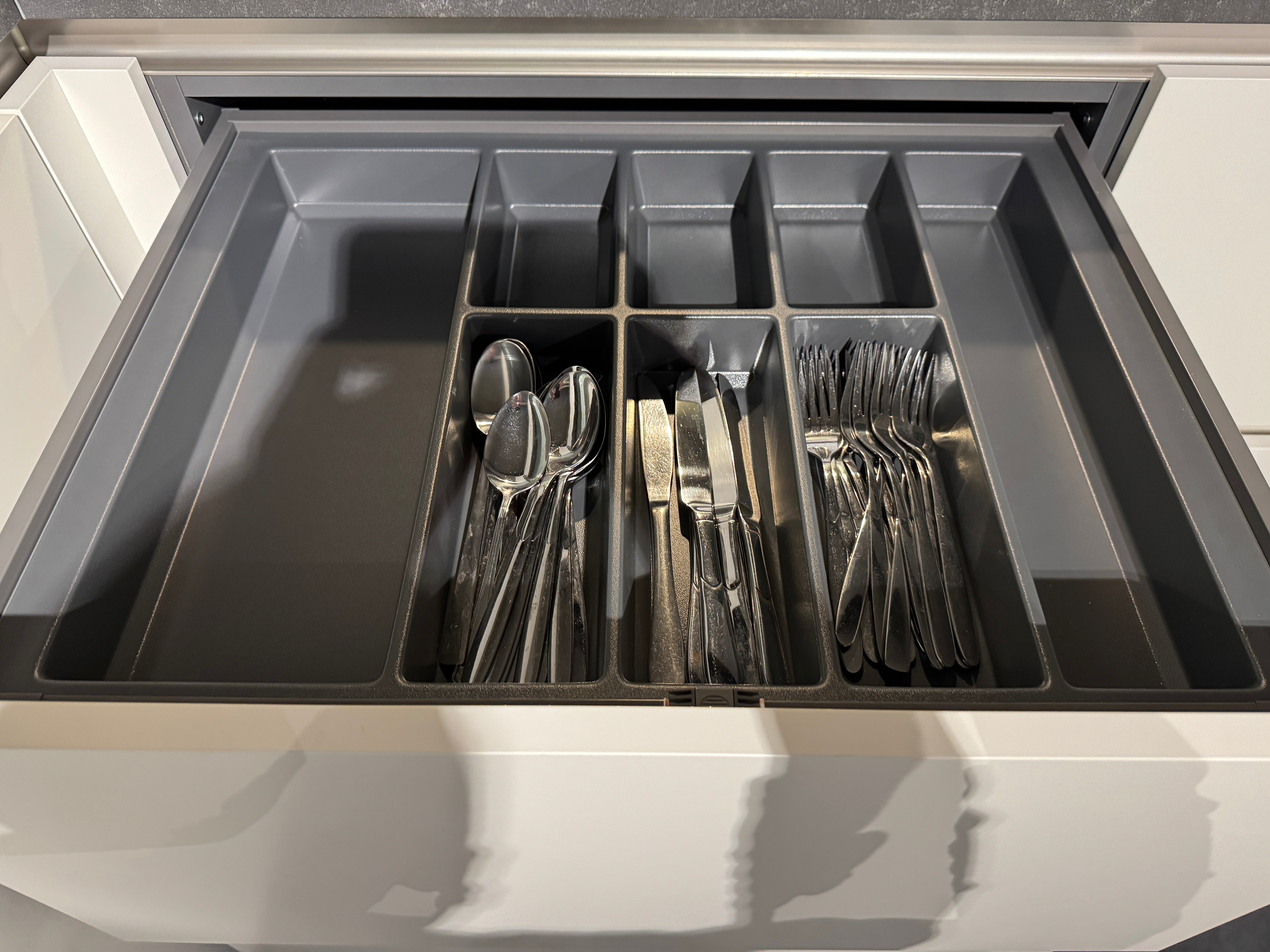 00518 - Moderne mat wit gelakte keuken