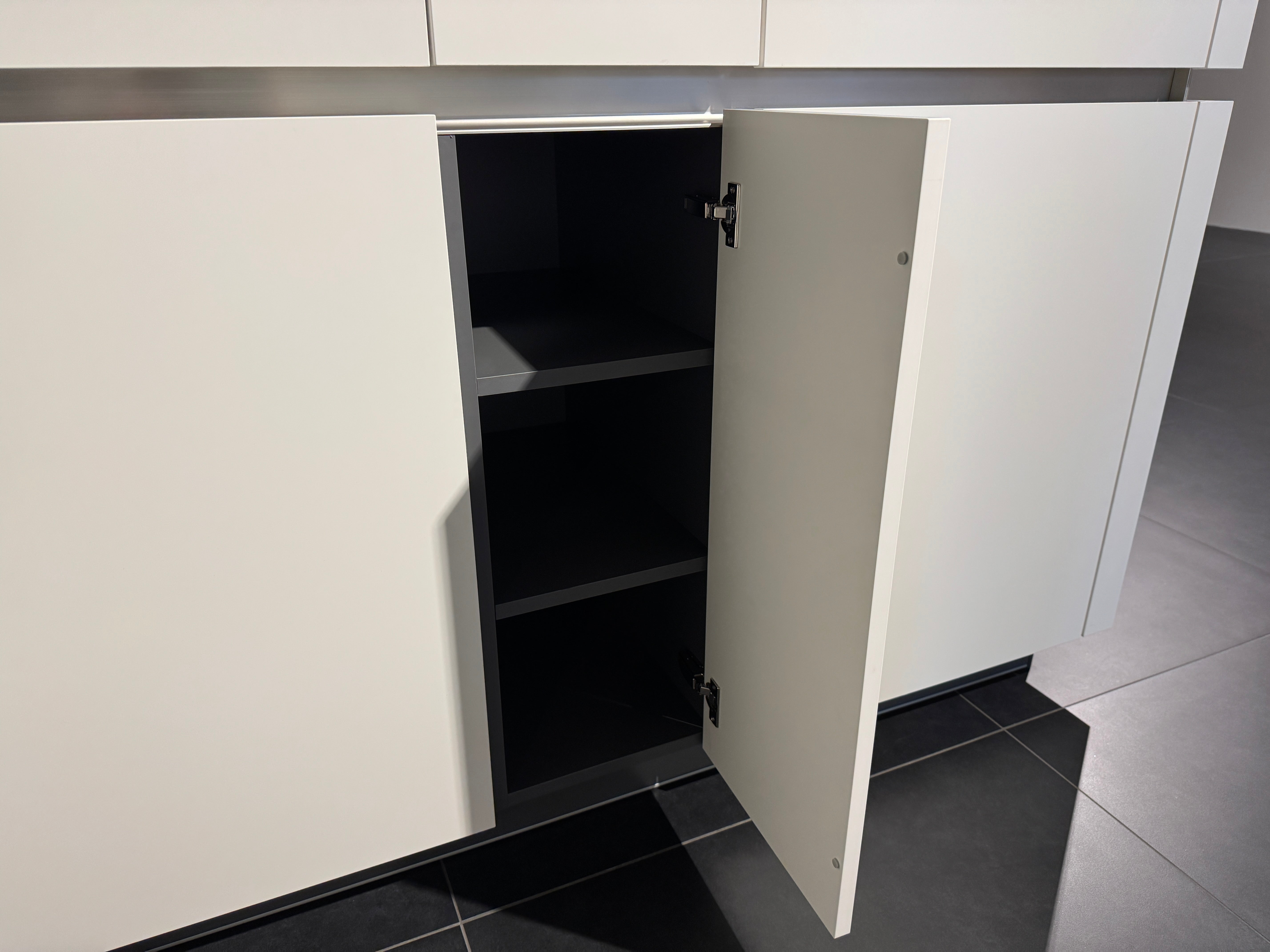 00518 - Moderne mat wit gelakte keuken