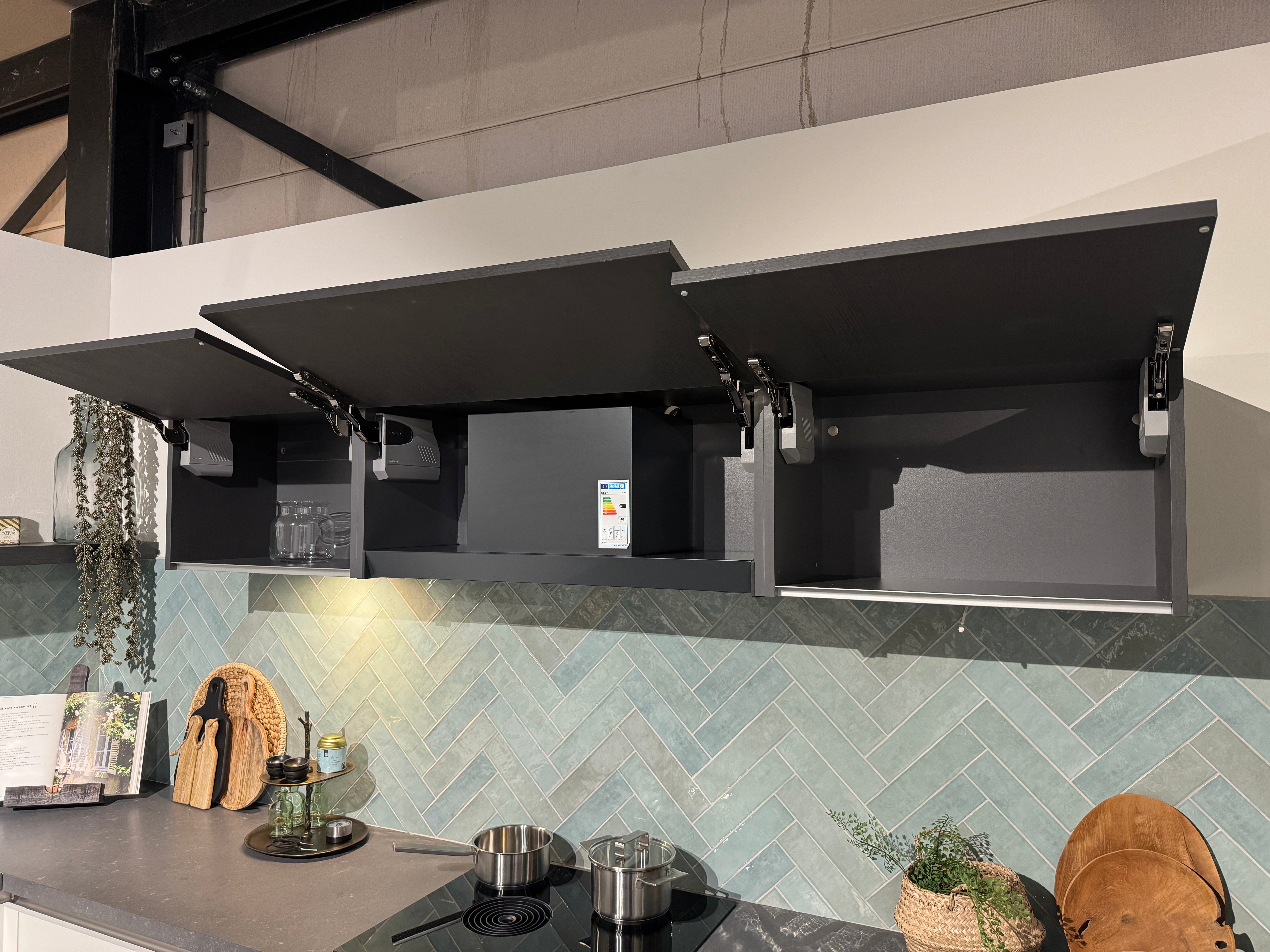 00518 - Moderne mat wit gelakte keuken