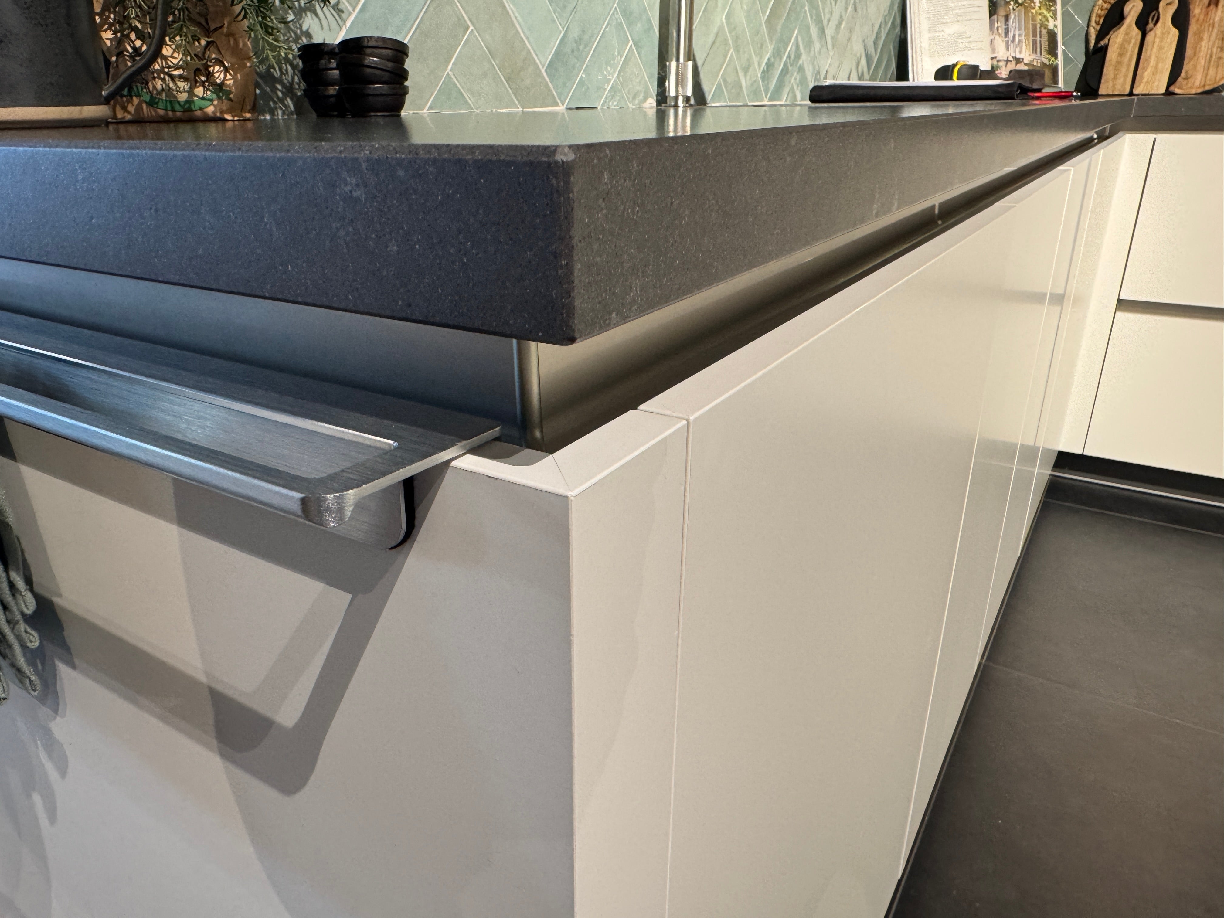 00518 - Moderne mat wit gelakte keuken