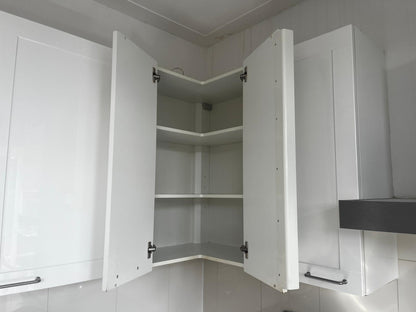00157 - Nobilia hoogglans witte hoekkeuken