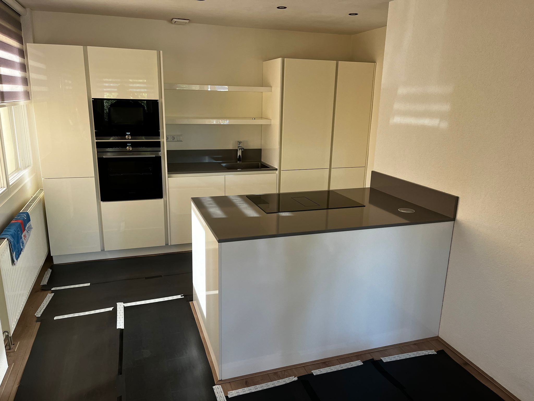 00626 - Witte schiereiland keuken