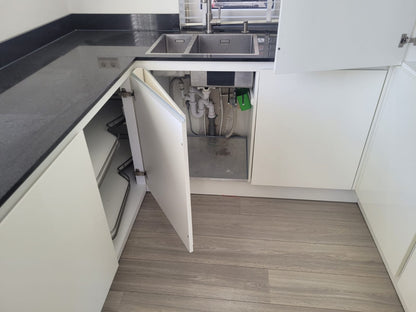 00939 - Witte U-keuken