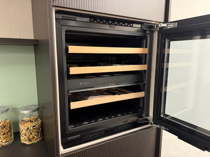 02020 - Rechte keuken in zwart houtnerflook