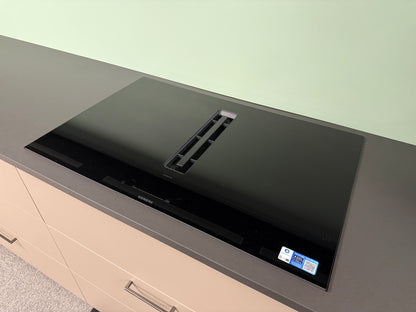 02020 - Rechte keuken in zwart houtnerflook