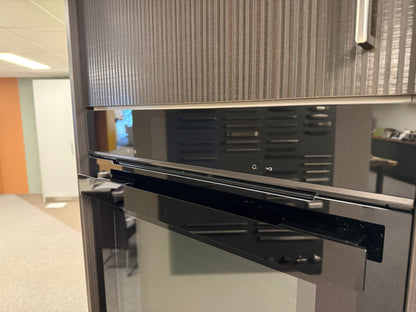 02020 - Rechte keuken in zwart houtnerflook