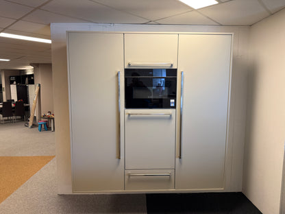 02072 - Wit/licht gele eilandkeuken