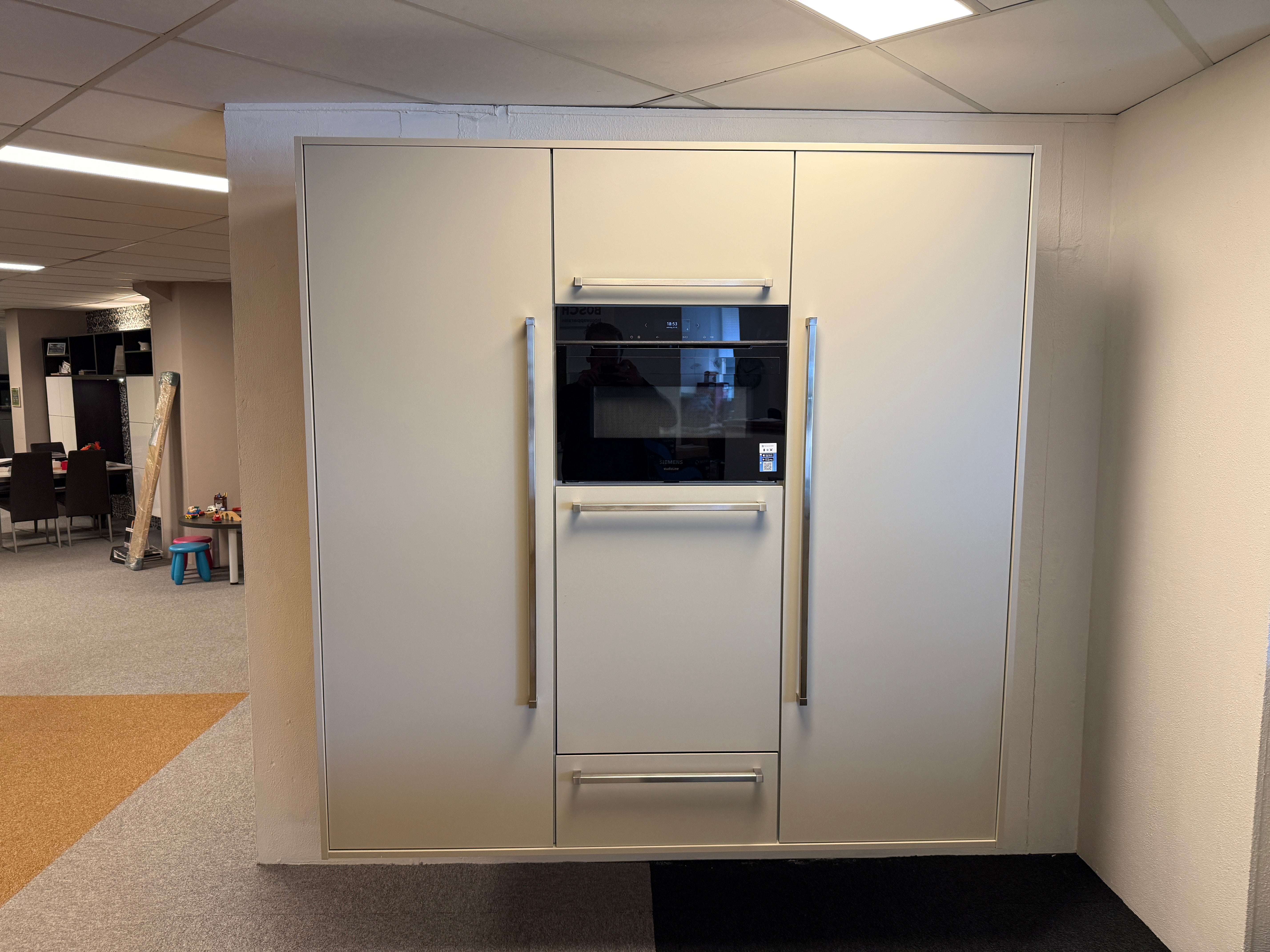02072 - Wit/licht gele eilandkeuken