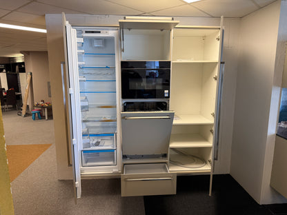 02072 - Wit/licht gele eilandkeuken