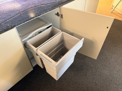 02072 - Wit/licht gele eilandkeuken