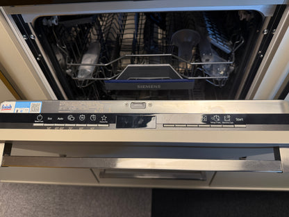 02072 - Wit/licht gele eilandkeuken