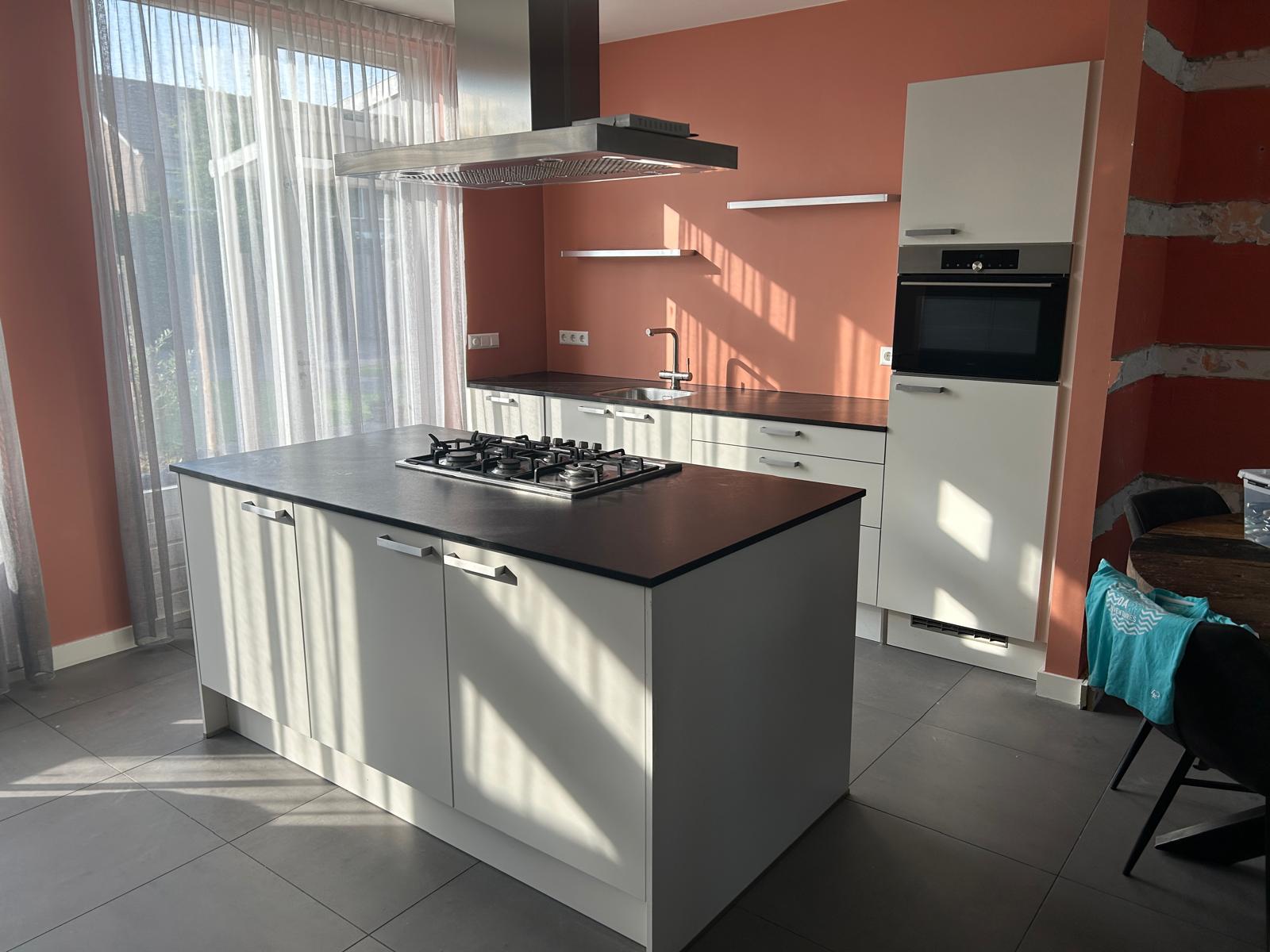 01288 - Witte eilandkeuken