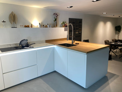 01492 - Witte schiereiland keuken