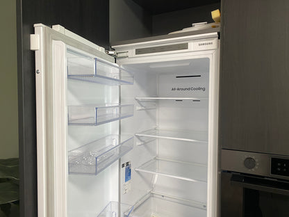 01736 - Eilandkeuken met tafel