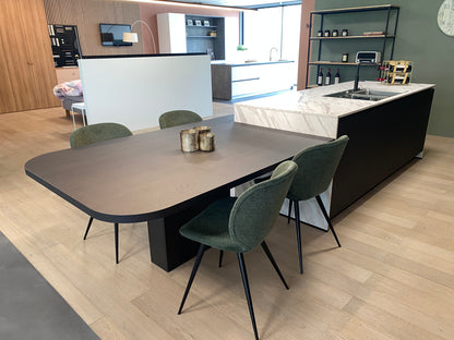 01736 - Eilandkeuken met tafel