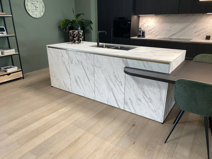 01736 - Eilandkeuken met tafel