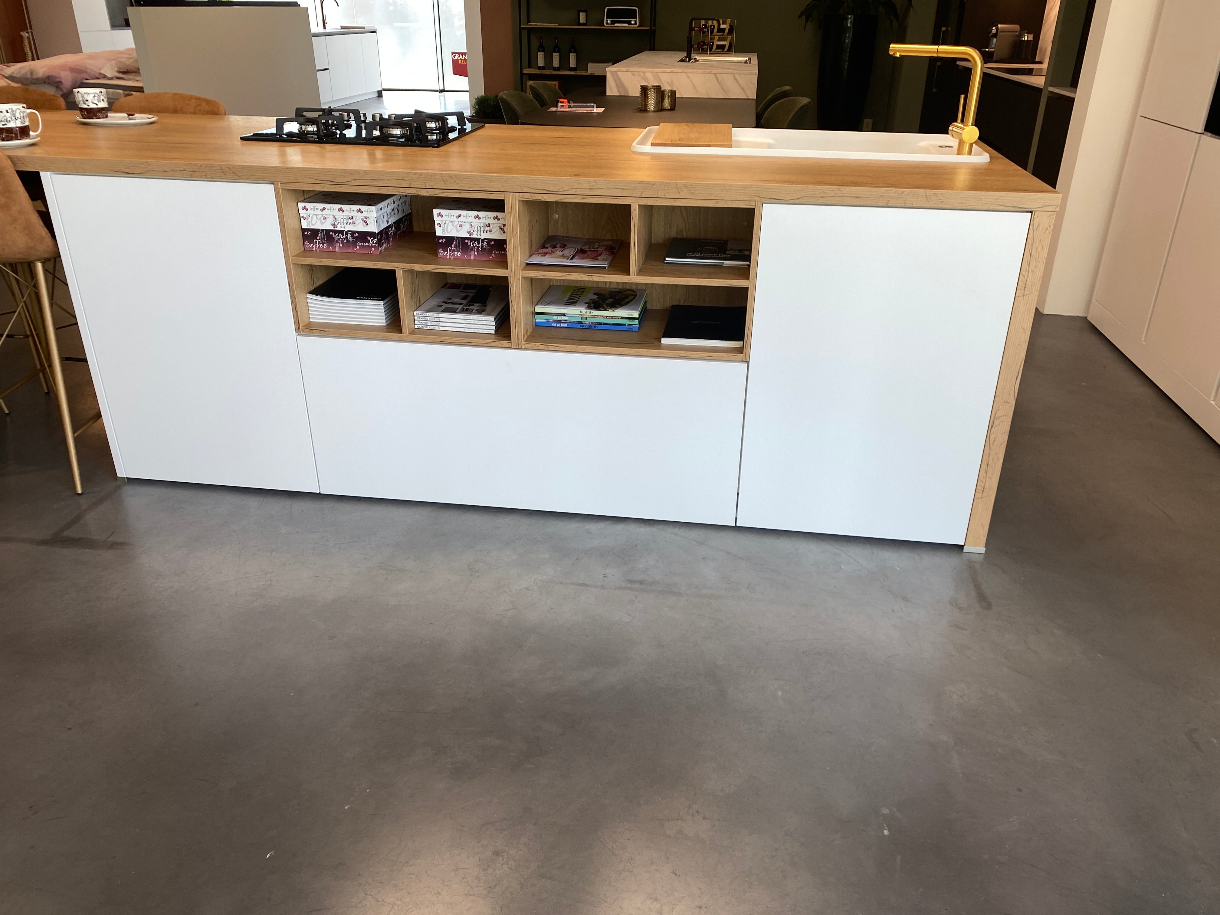 01819 - Inselküche mit Tisch 