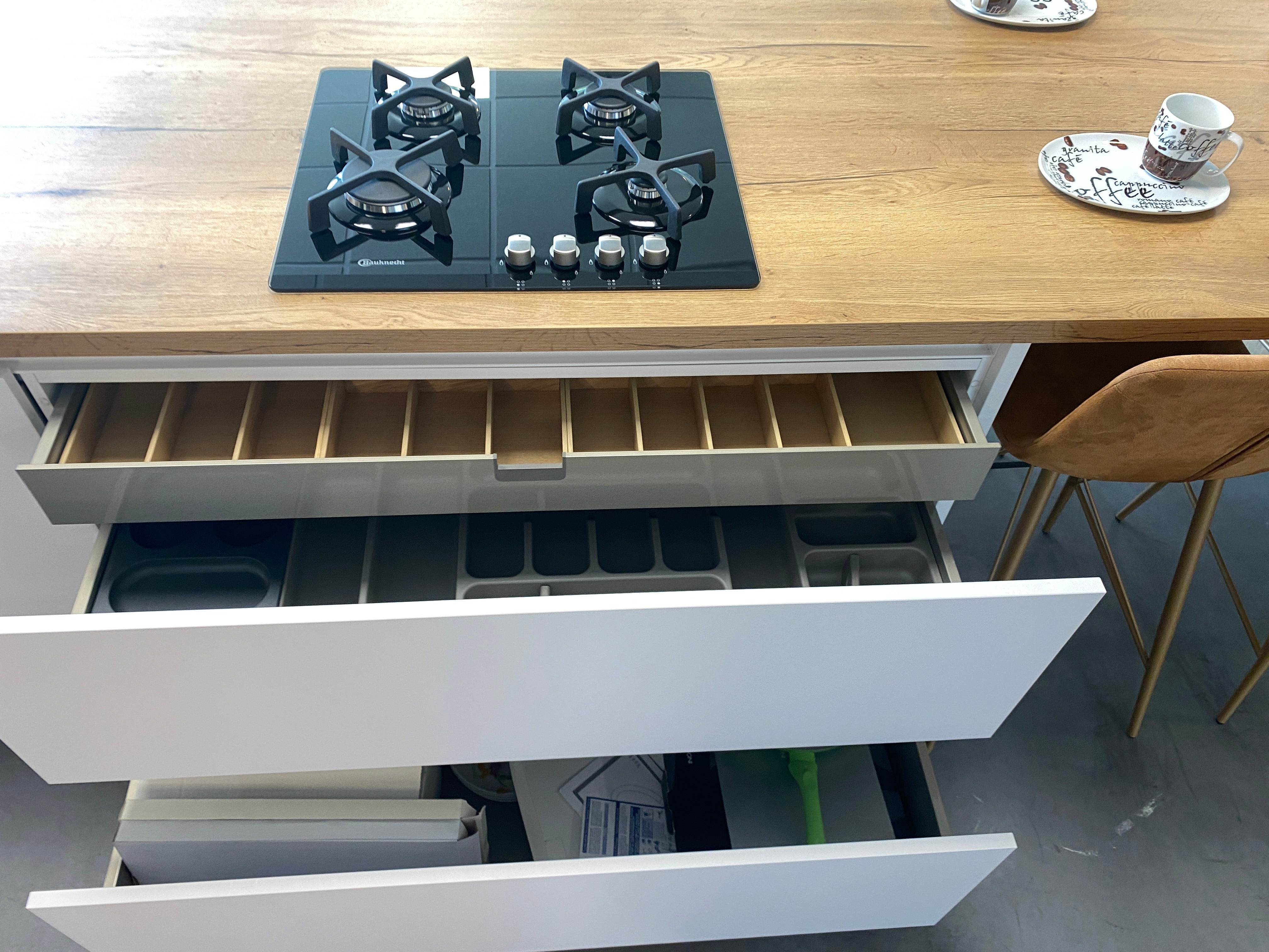 01819 - Inselküche mit Tisch 