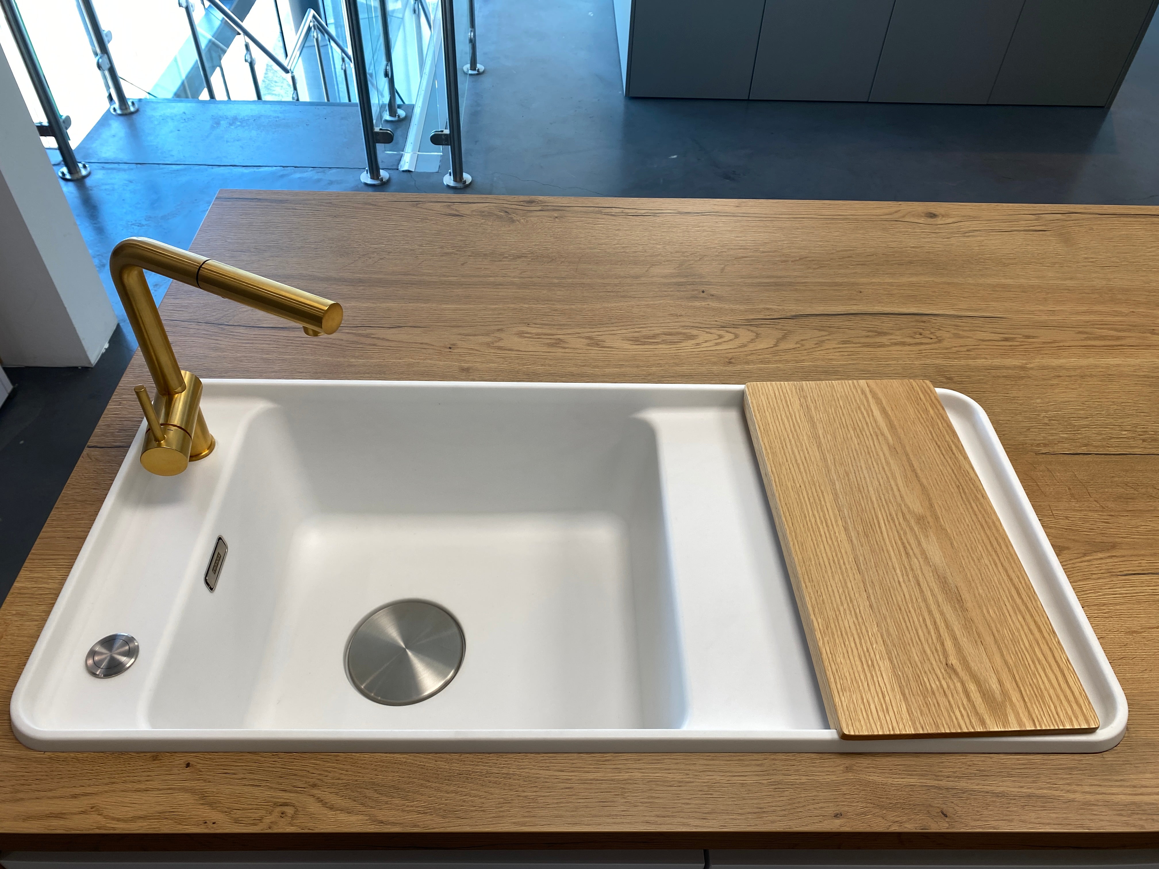 01819 - Inselküche mit Tisch 