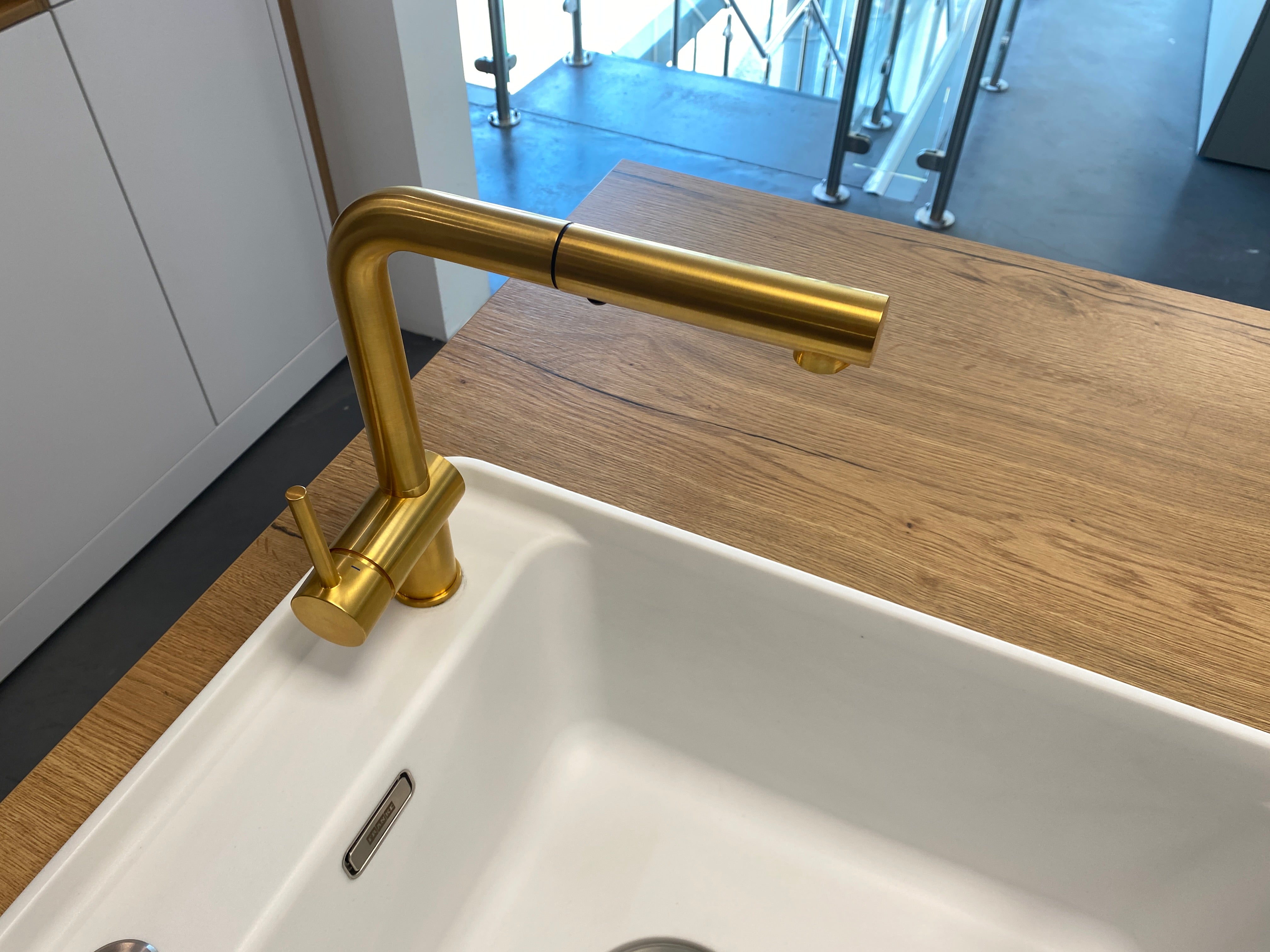 01819 - Inselküche mit Tisch 