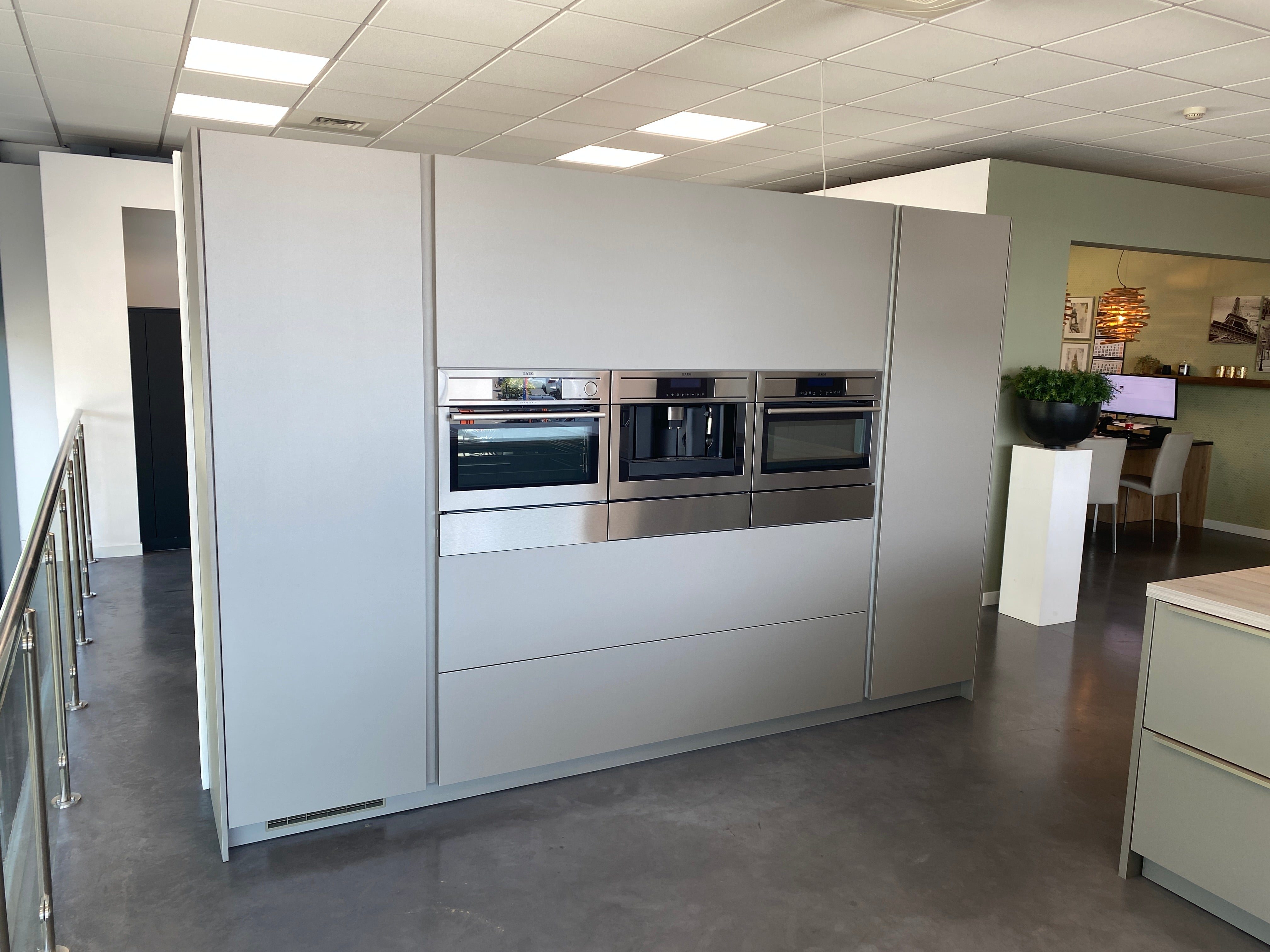 01827 - Grijze eilandkeuken