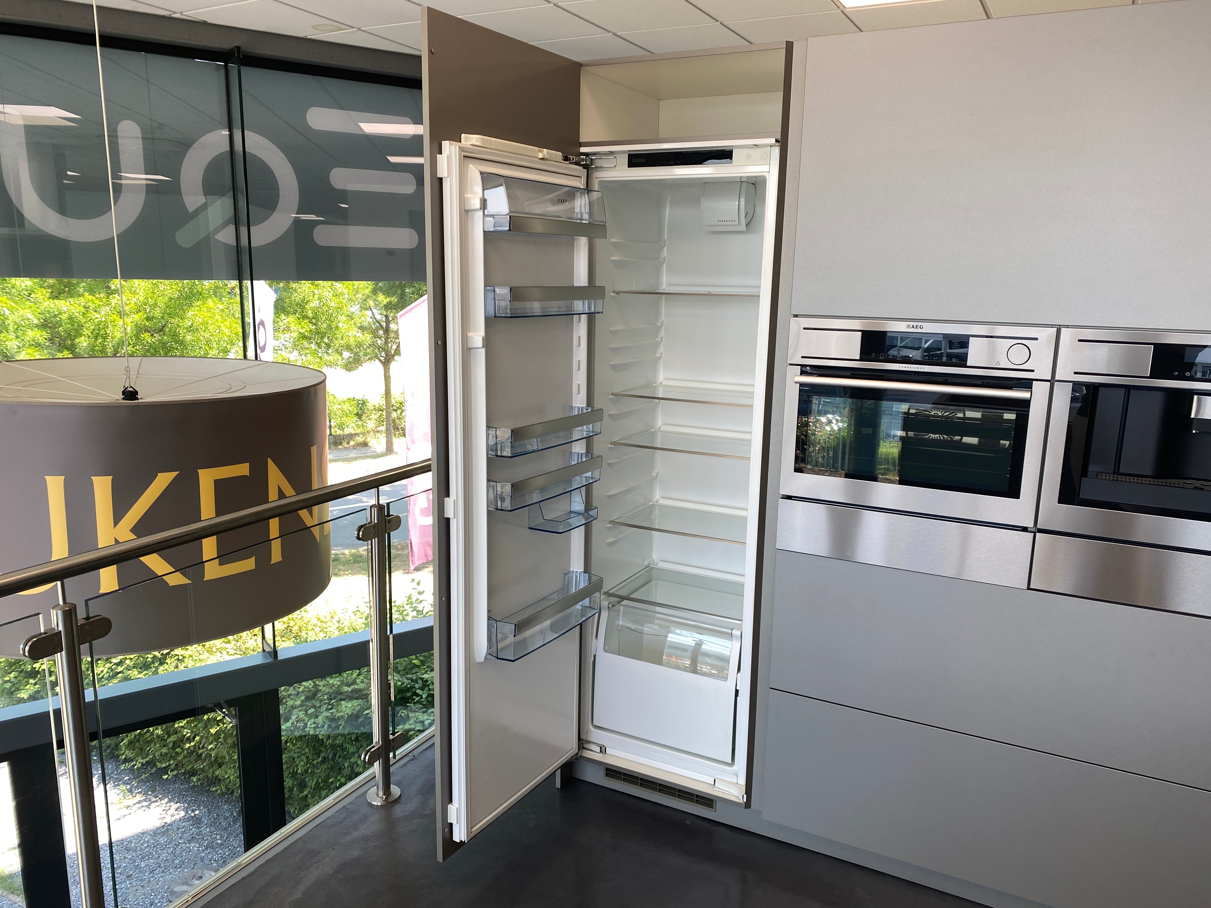 01827 - Grijze eilandkeuken