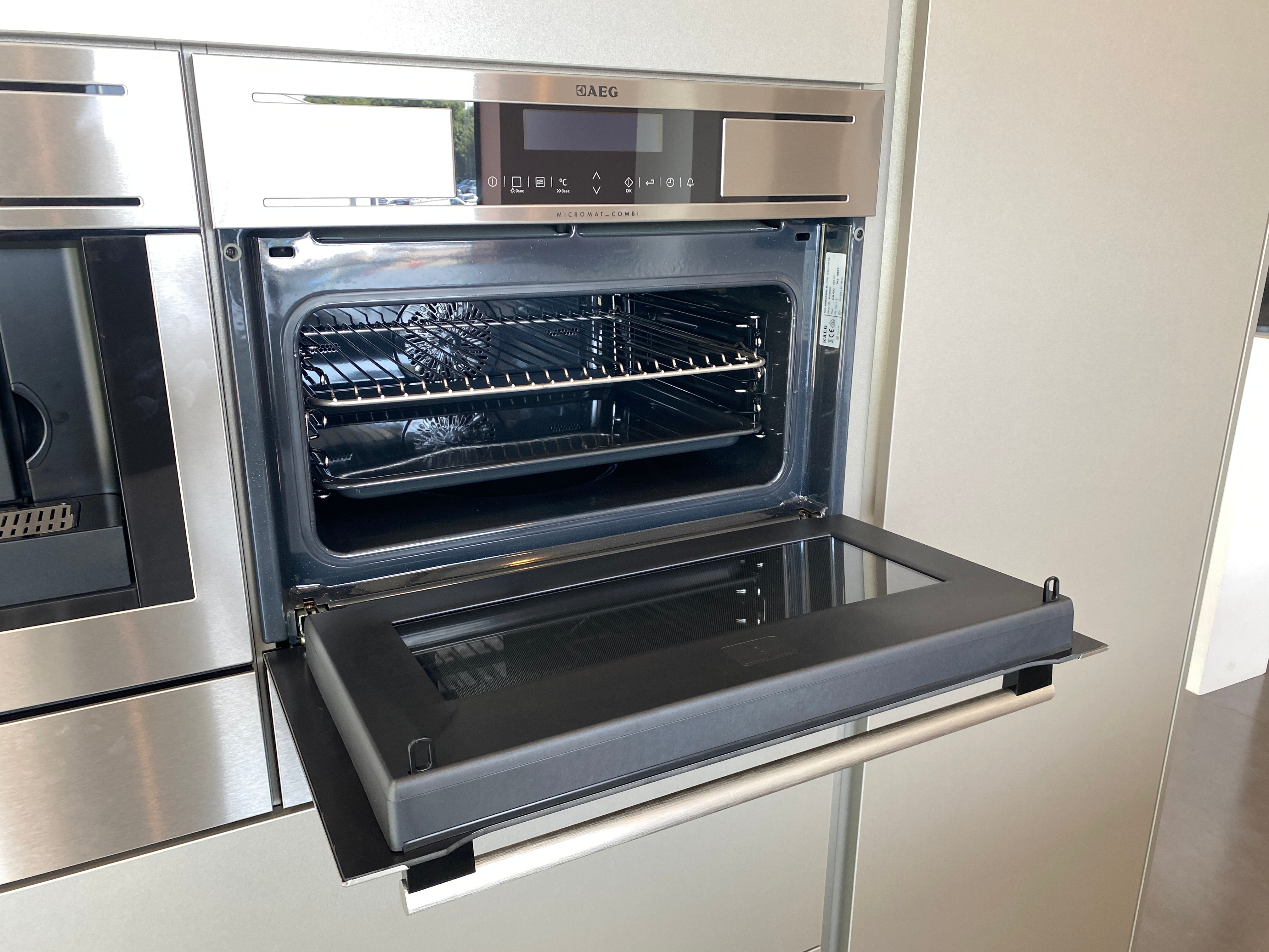 01827 - Grijze eilandkeuken
